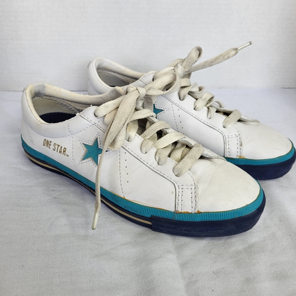 Converse one star white with blue trim and star in size 8.5